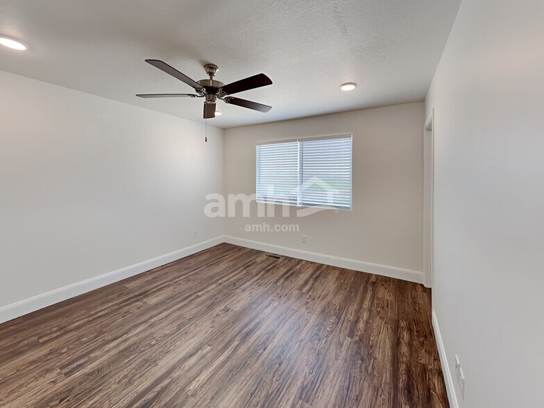 Building Photo - 3324 Fields Ave