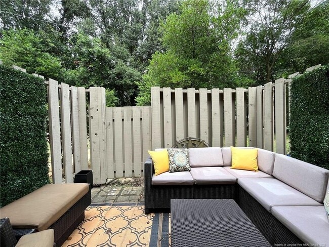 Building Photo - 940 Linden Rd