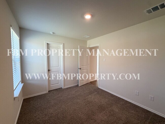 Building Photo - 369 Thoroughbred St