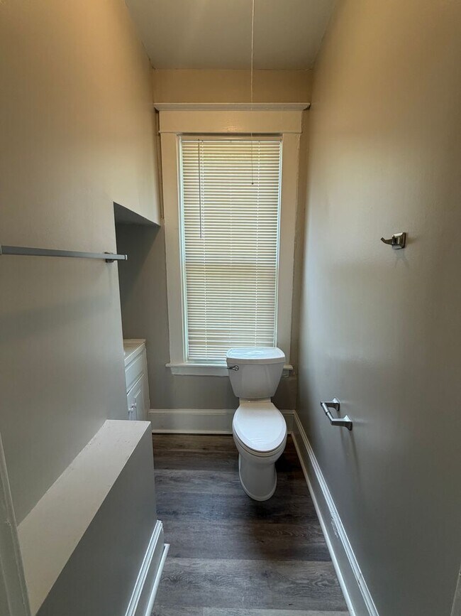 Building Photo - Charming 4bdrm/1.5bth Home Located in Richmond's North Highland Park w/Balcony!!