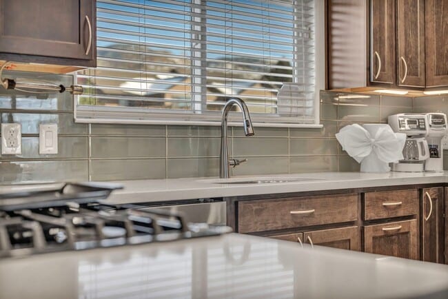 Building Photo - FULLY FURNISHED MOUNTAIN VIEW RETREAT with HOT TUB, RV PARKING & NO HOA