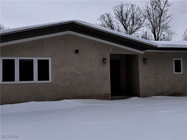 Building Photo - 7633 Hidden Valley Dr