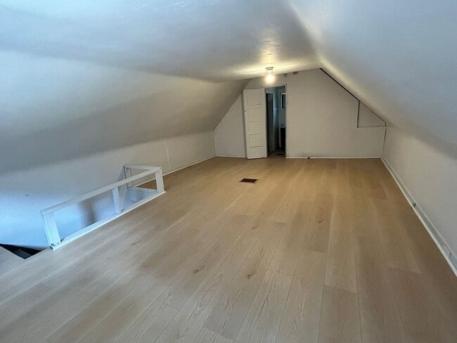 Building Photo - Beautiful Large 3 Bedroom Home West Cleveland