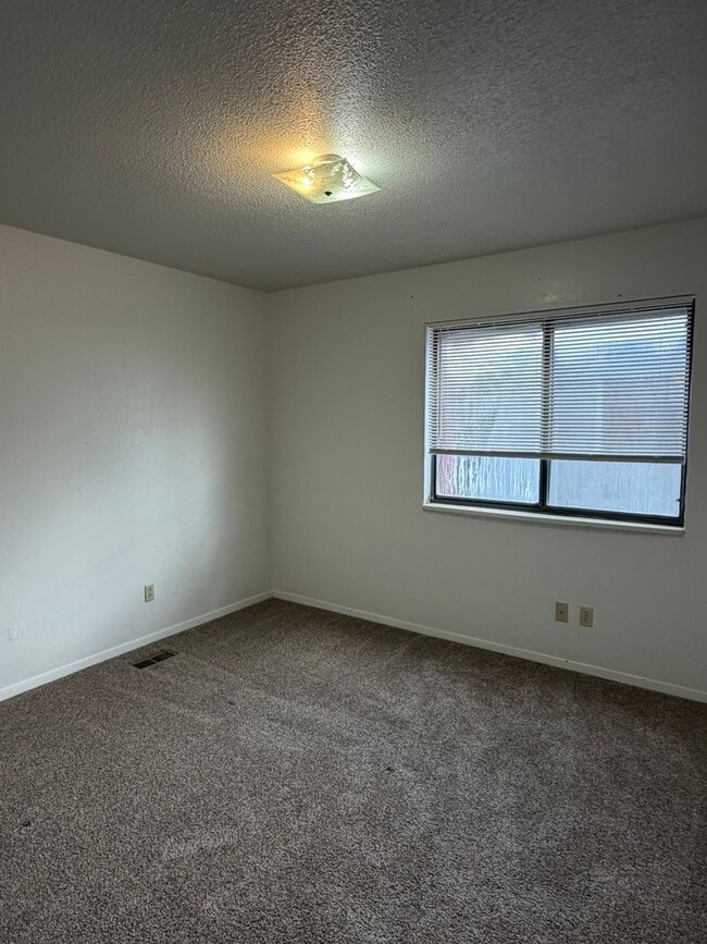 Building Photo - 459 Topaz Dr