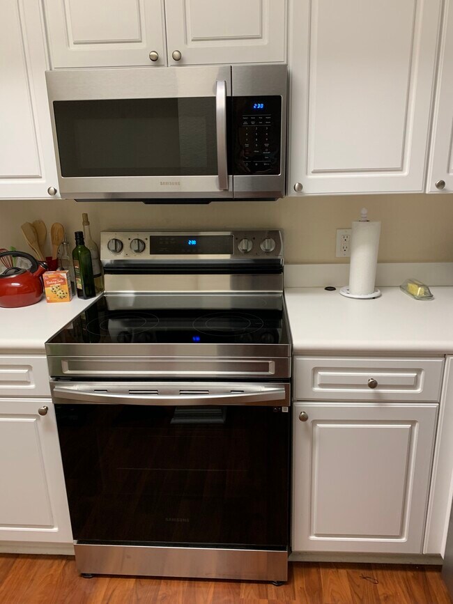 Building Photo - 3022 Alcazar Pl