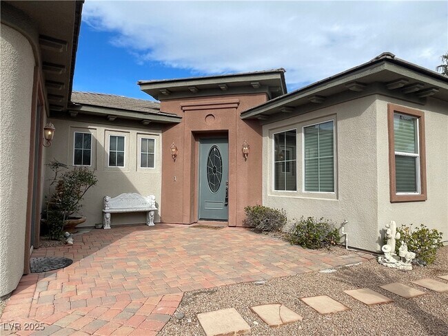 Building Photo - 10468 Garden Light Dr