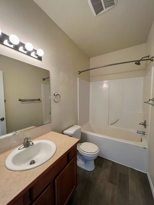 Building Photo - Pet Friendly 3 Bedroom in Campus Glen Neighborhood