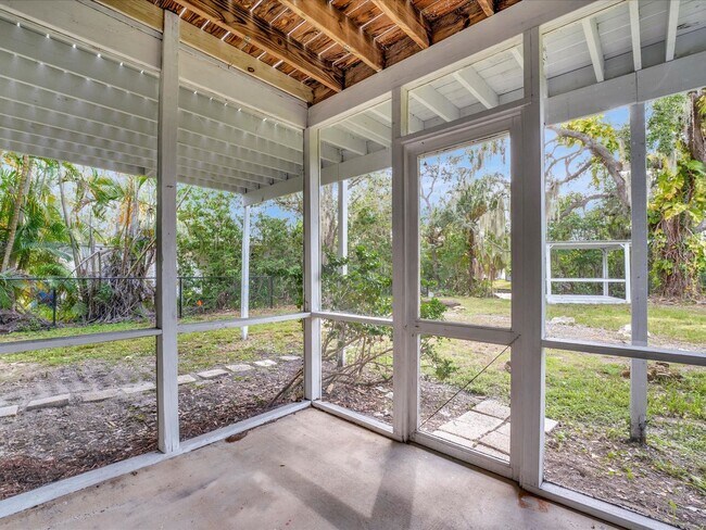 Building Photo - 631 32nd Ave Dr E