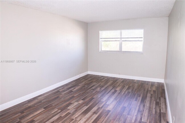 Building Photo - 4280 Woodside Dr