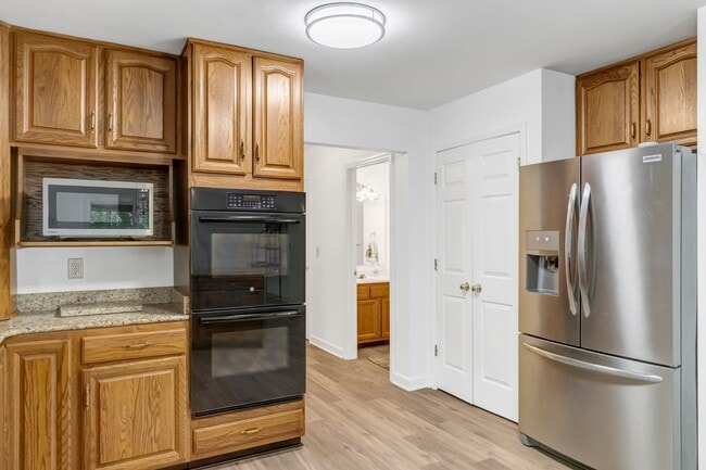 Building Photo - This WATERFRONT-FULLY FURNISHED-ALL INCLUSIVE HOME IS READY FOR YOU.