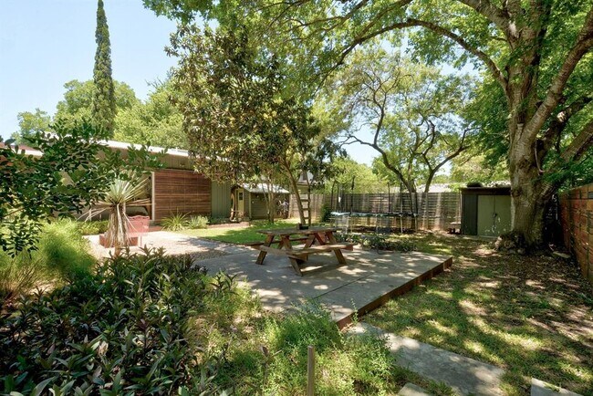 Building Photo - 1812 Dywer Ave