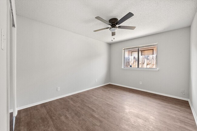 Building Photo - Affordable South Fort Worth Half Duplex