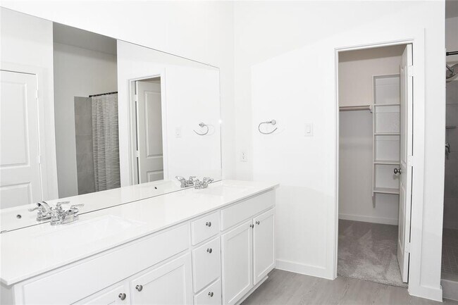 Building Photo - 10606 Summers Wy
