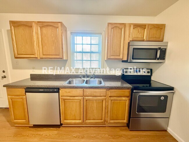 Building Photo - 408 Winston St