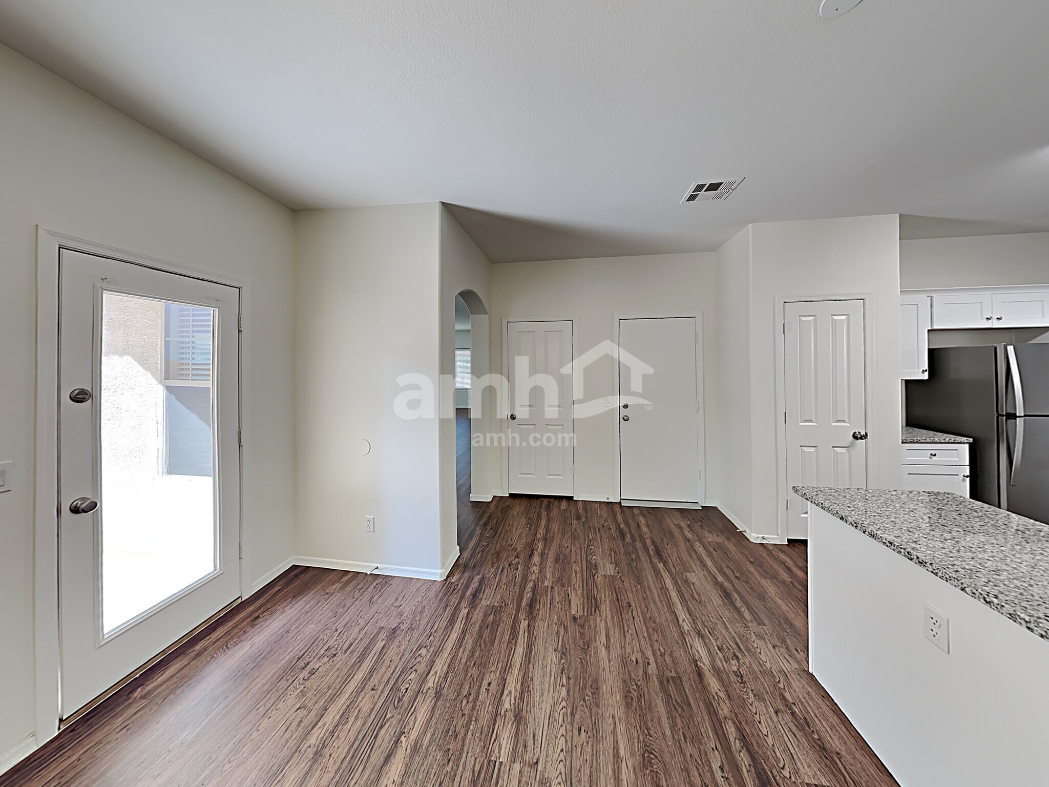 Building Photo - 3413 E Flower St