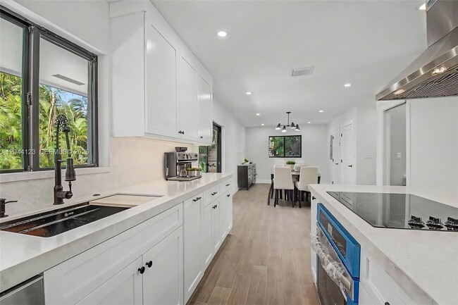 Building Photo - 17050 SW 83rd Ave