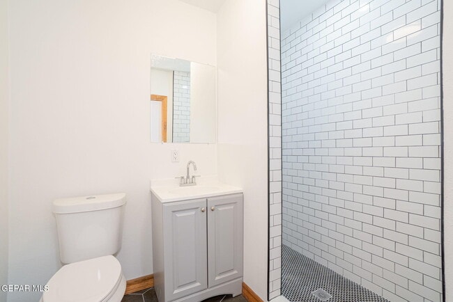 Building Photo - 404 W Overland Ave