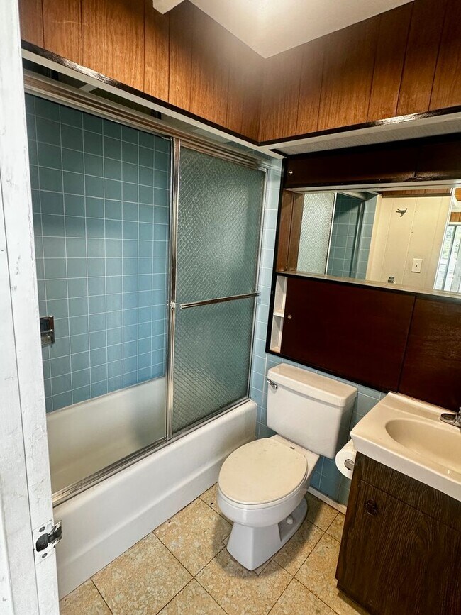 Building Photo - 3313 Manoa Rd