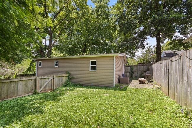 Building Photo - 413 Lockland Dr