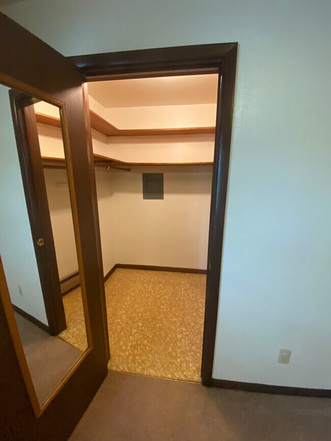 Building Photo - 429