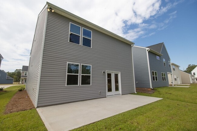 Building Photo - Spacious 4-Bedroom Home - Convenient to Fo...