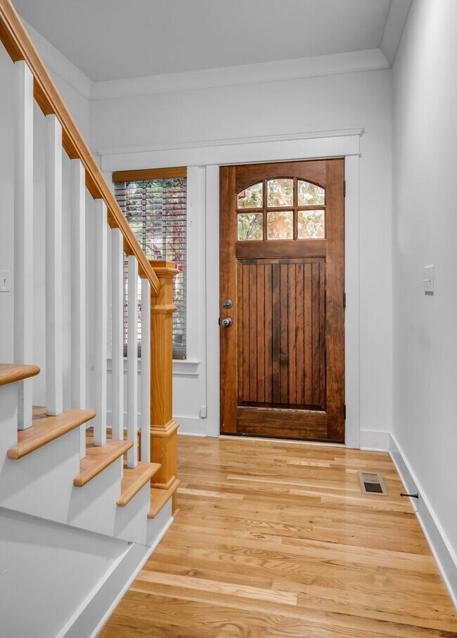 Building Photo - 3-bedroom, 2.5-bath rental home located in Nashville’s vibrant, 12 South!