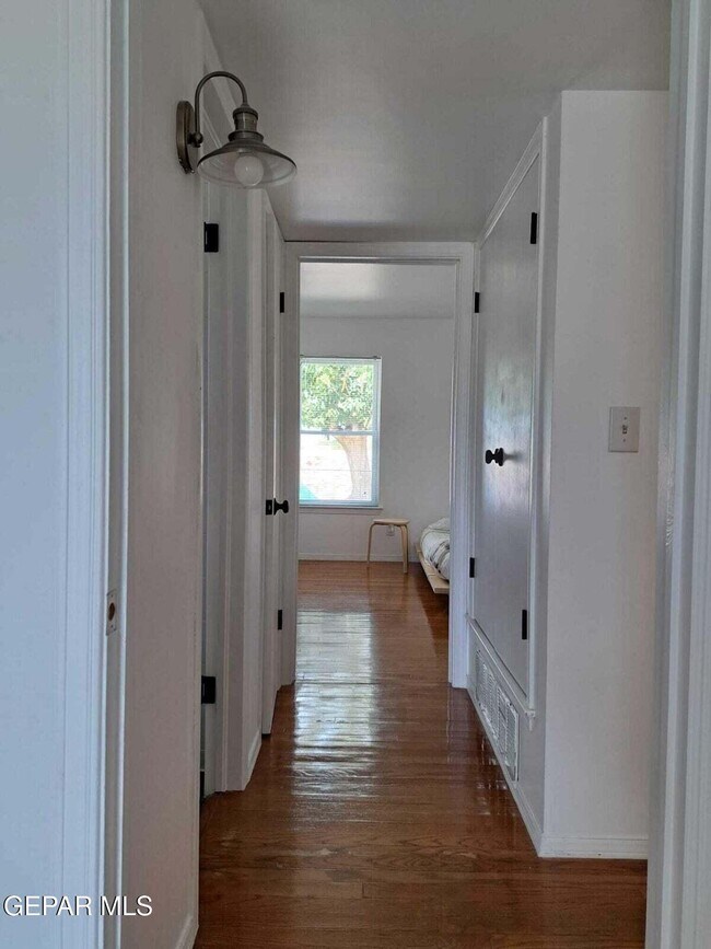 Building Photo - 817 Centennial Dr