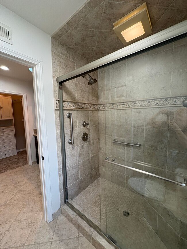 Building Photo - Spacious House - 2 stories - 4 Bedrooms + 2.5 Baths & large 2 car garage