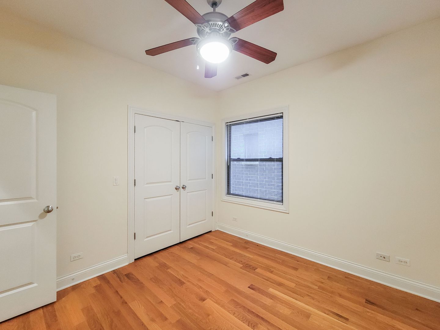 Building Photo - 3230 N Kenmore Ave