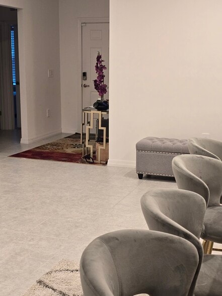 Building Photo - 602 SW Bacon Ter