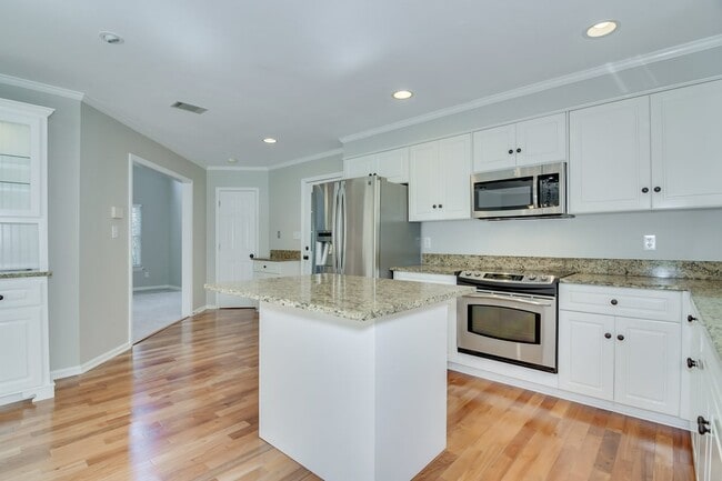 Building Photo - 486 Granite Point