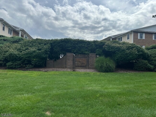 Building Photo - 105 Newark Pompton Turnpike