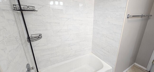 Building Photo - 2513 Hillcrest Dr