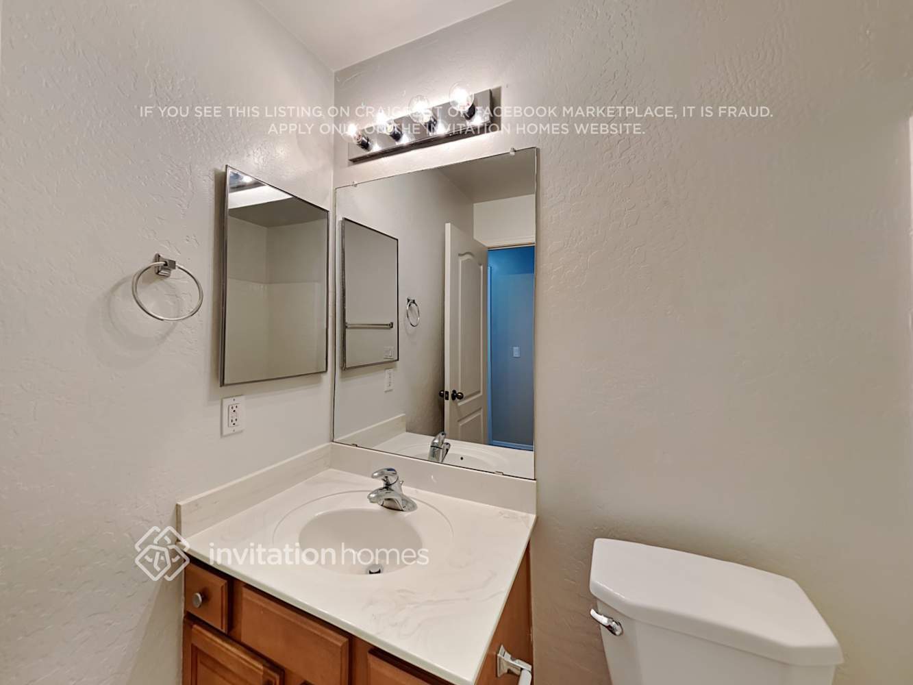 Building Photo - 9128 S Parkside Ln W
