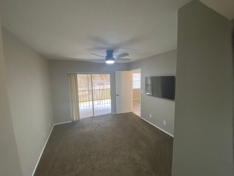 Building Photo - 1566 SE Royal Green Cir