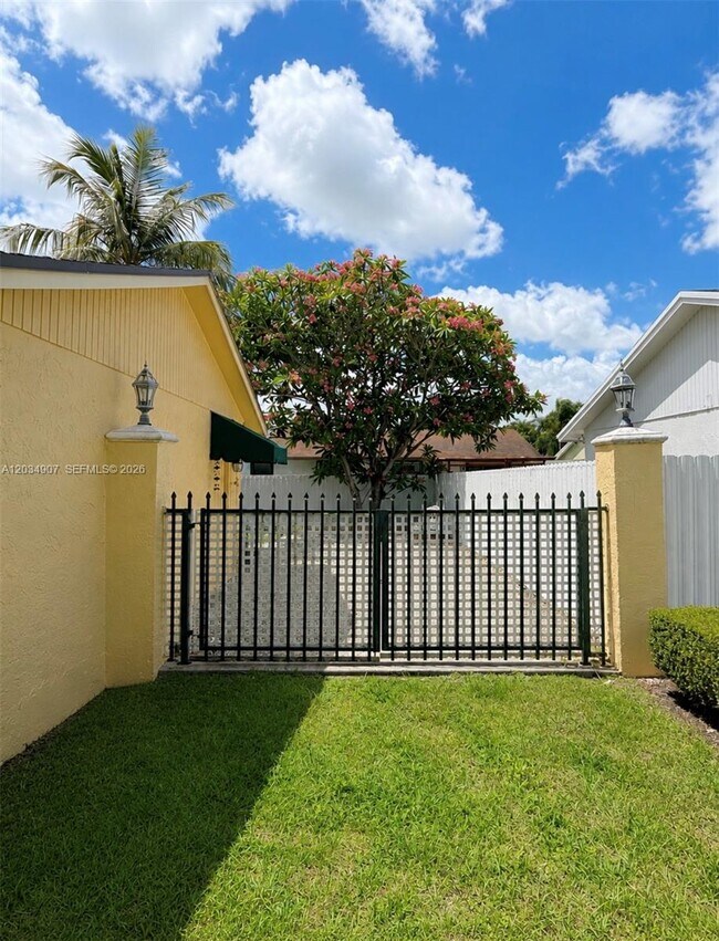 Building Photo - 13220 SW 86th Ln
