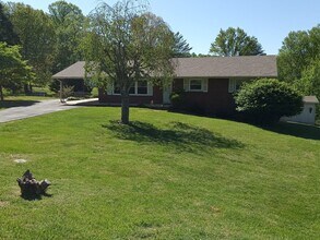 Building Photo - 3 or 4 Bedroom / 2 Bath Home   Kingsport TN
