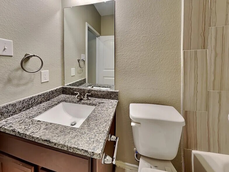 Building Photo - 2103 Slow Stream Dr