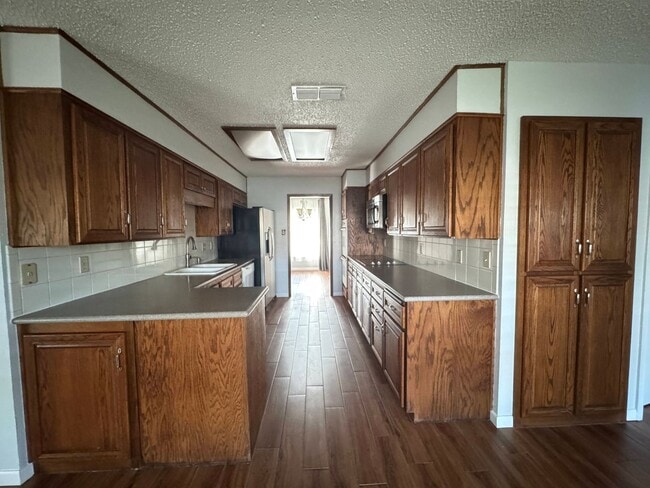 Building Photo - 807 Bass Cir