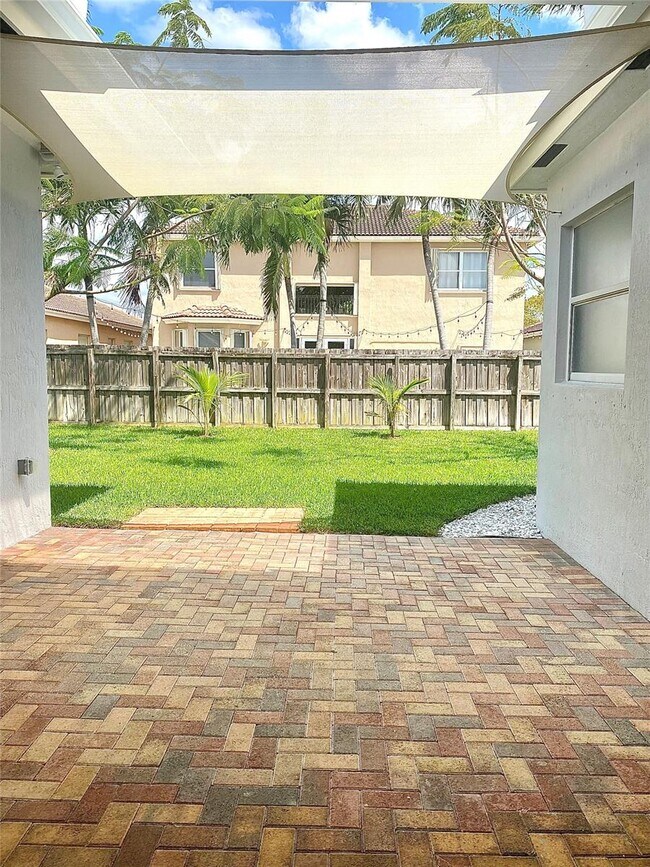 Building Photo - 2039 SE 18th Ct