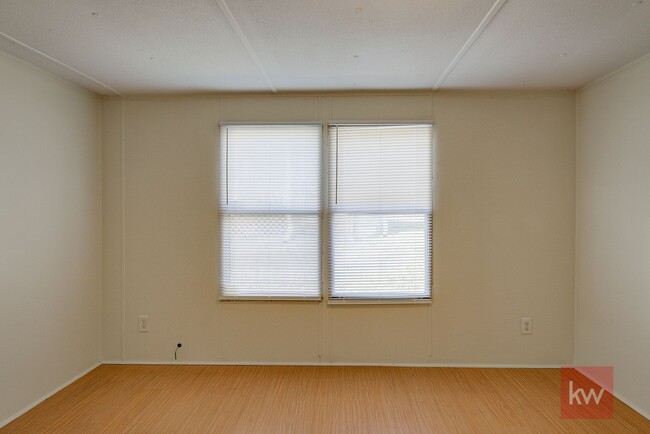 Building Photo - 102 Claude Simmons Rd