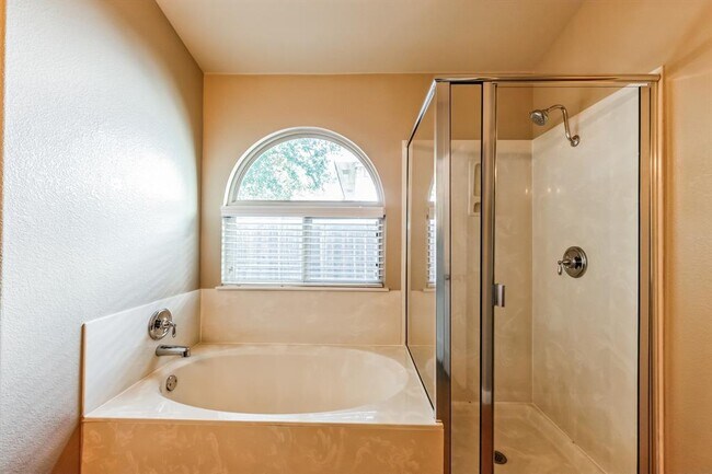 Building Photo - 2519 Nightshade Dr