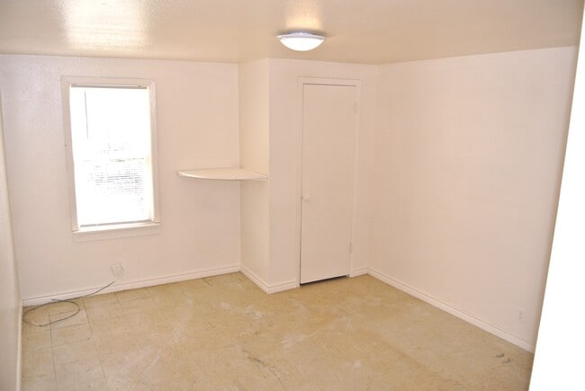 Bedroom 3 - 124 S Lone Oak St