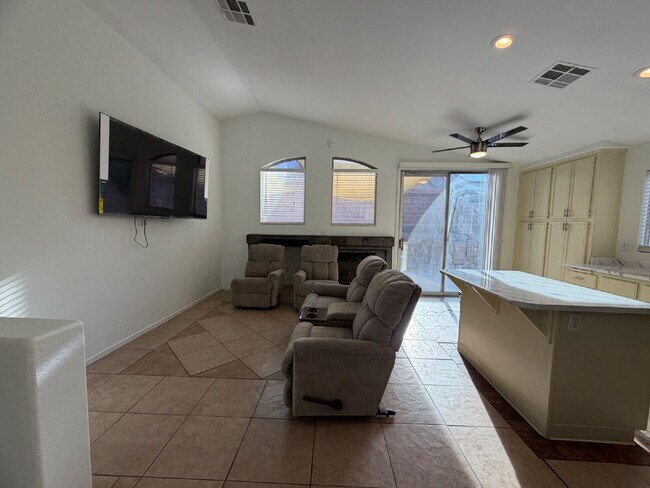 Building Photo - SINGLE-STORY HOME | GATED COMMUNITY | FLEXIBLE FURNISHING OPTIONS I 4 Bedroom Home with Private B...