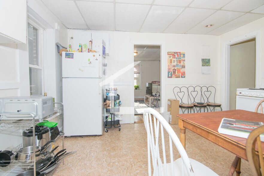 Building Photo - 212 Hemenway St