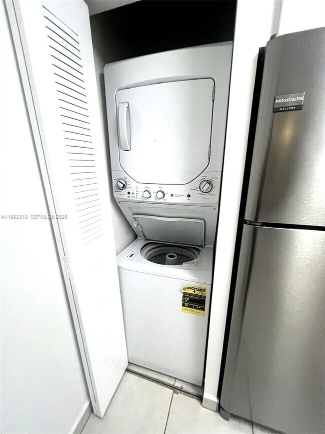 Building Photo - 14012 SW 93rd Ln