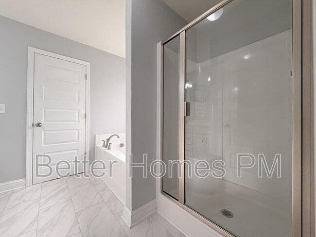 Building Photo - 9058 White Oak Hill Rd