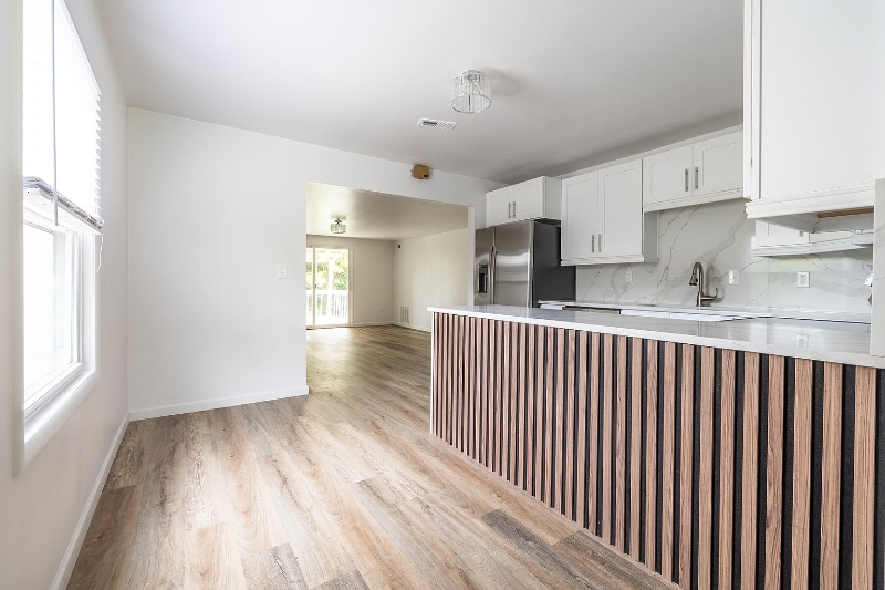 Building Photo - 199 Sunset Dr S