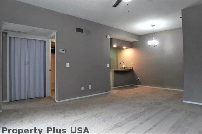 Building Photo - "Chic Scottsdale Retreat: Cozy 1-Bedroom Gem with Modern Comforts!"