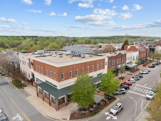Building Photo - Furnished Top-Floor Condo with Rooftop Terrace Near UNC - Available NOW